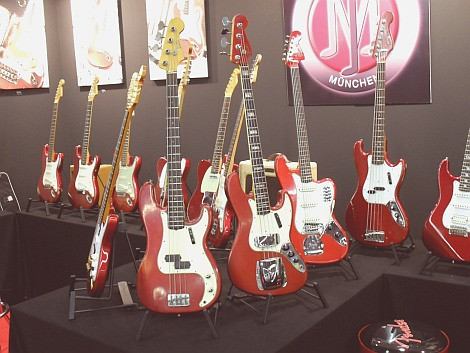 Punaista, punaista.  Jabsin kokoelma punaisia pre-CBS Fendereita on todella vaikuttava. Tässä osa. 